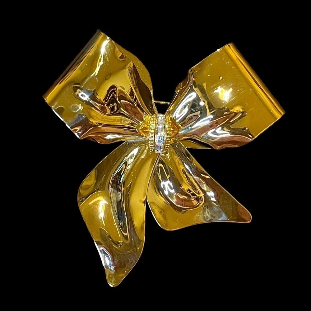 Tona In•vest•ments Vintage Gold Tone Baguette Rhinestone Bow Brooch Pin